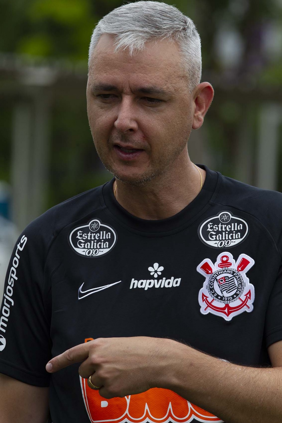 Tiago Nunes comanda as atividades do Corinthians nesta quinta-feira no CT Joaquim Grava