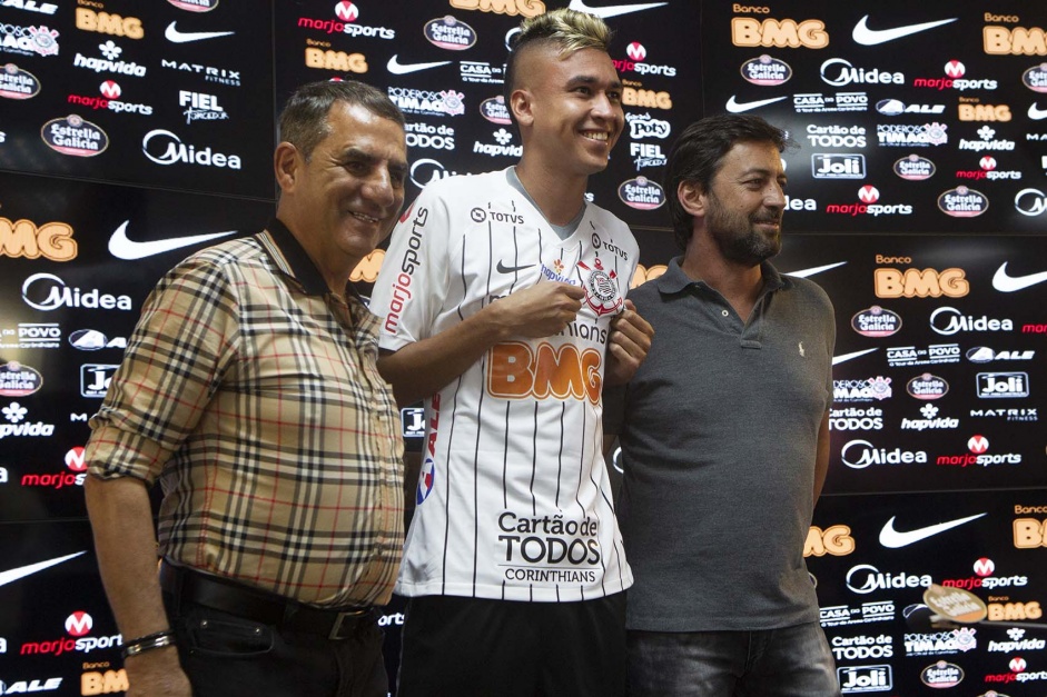 Victor Cantillo na coletiva de sua apresentao como jogador do Corinthians