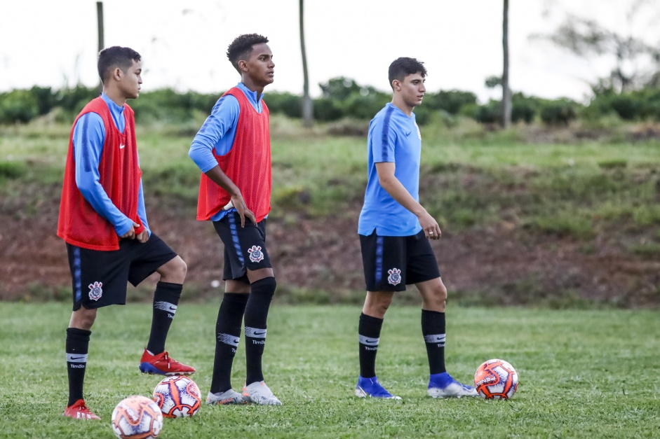 Adson, Cau e Mantuan no treino do Sub-20 para duelo contra o Cuiab, pela Copinha