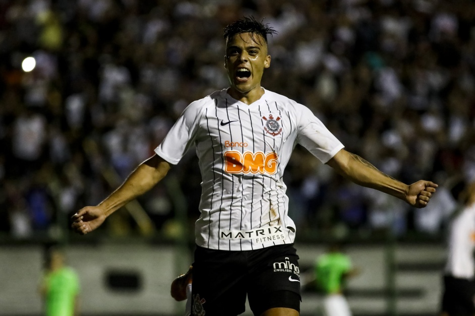 Sandoval comemora gol contra o Juventude pela Copa São Paulo 2020
