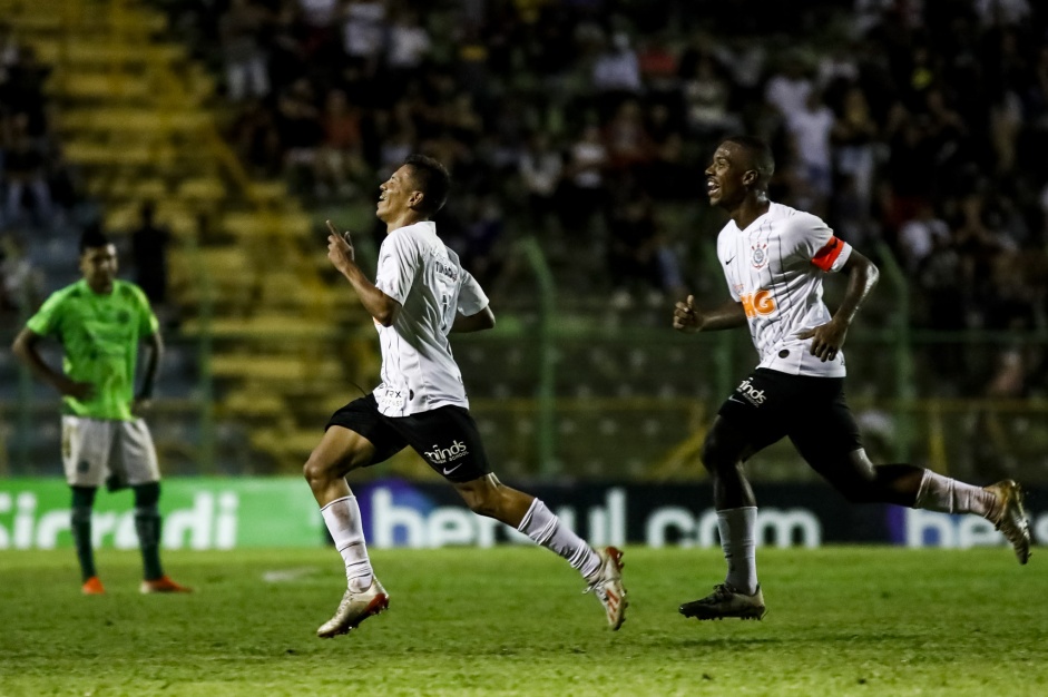 Richard e Xavier no duelo contra o Juventude, pela Copinha São Paulo 2020