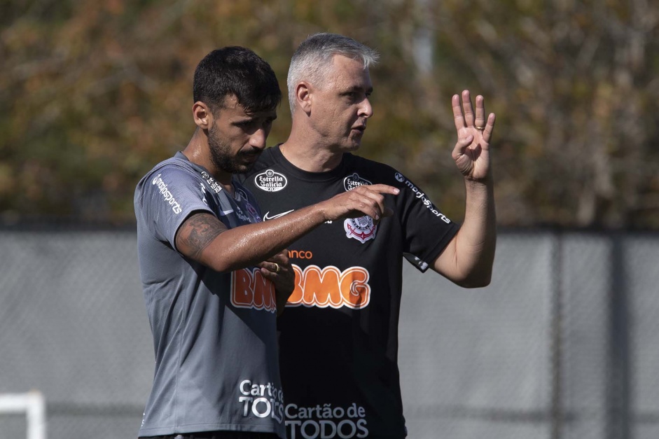 Camacho valoriza diálogo com Tiago Nunes na paralisação e analisa trabalho do treinador no ano