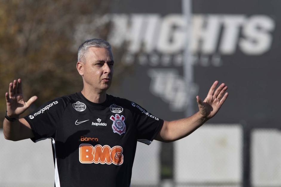 Tcnico Tiago Nunes no primeiro treino do Corinthians nos EUA