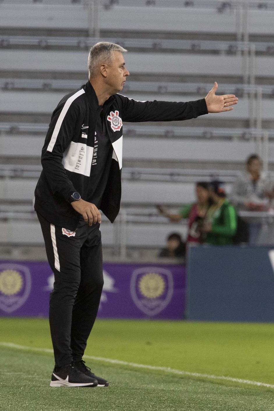 Professor Tiago Nunes durante jogo contra o Atltico Nacional, pela Florida Cup