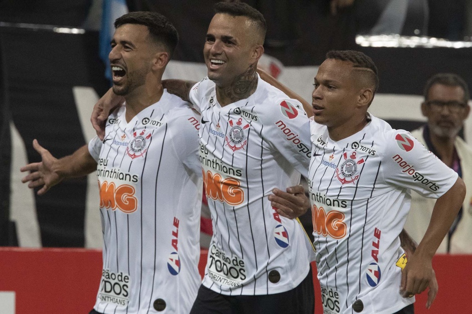 Camacho, Luan e Janderson na vitória sobre o Botafogo-SP, pelo Paulistão