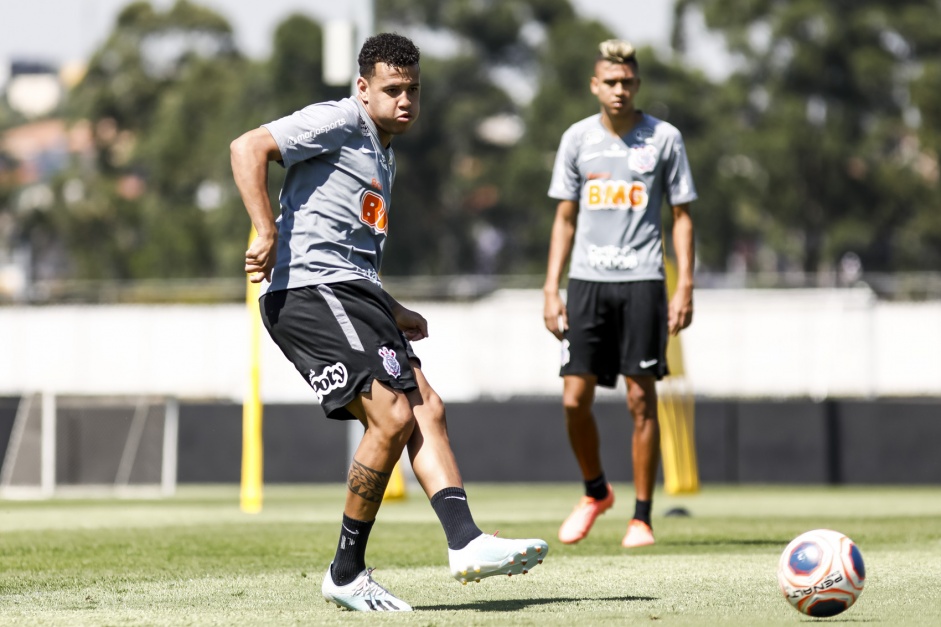 Sidcley far sua primeira partida oficial pelo Corinthians nesta quinta-feira; Cantillo est no banco de reservas