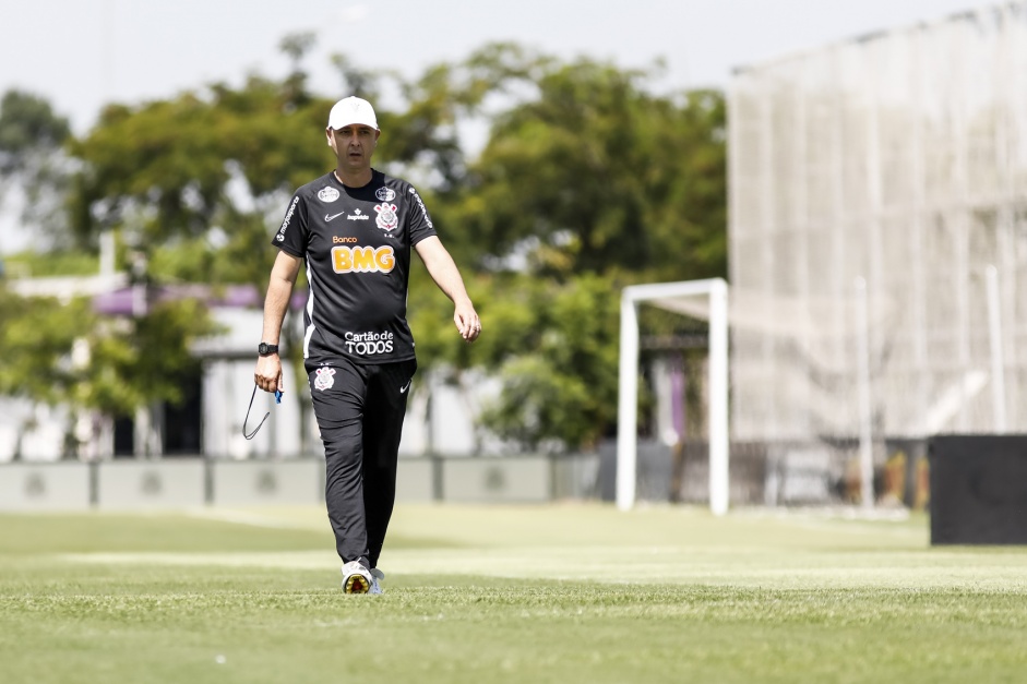 Tcnico do Corinthians, Tiago Nunes em treino no CT Joaquim Grava