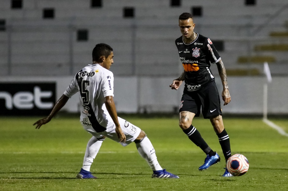 Luan em ao pelo Corinthians na partida contra a Ponte Preta