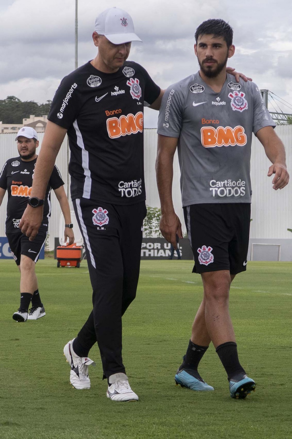 Tiago Nunes e Bruno Mndez durante treino do Timo