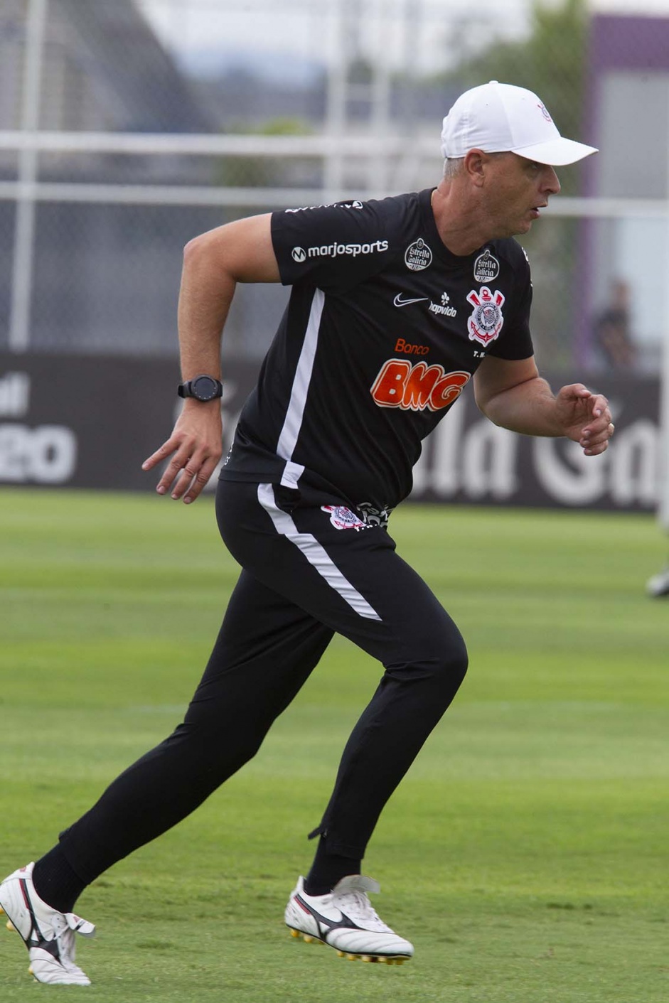 Tiago Nunes em ao durante treino do Corinthians desta sexta-feira