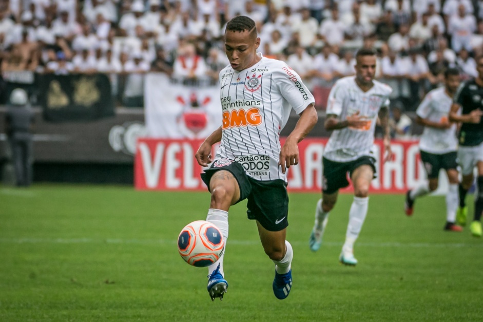 Janderson em atuao contra o Santos na Arena Corinthians