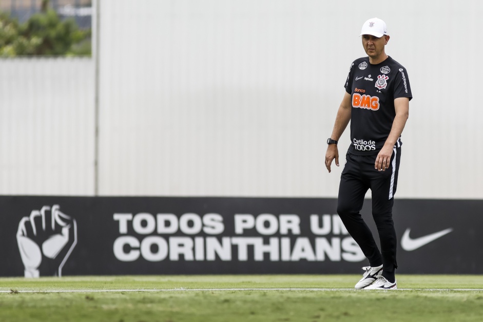 Tiago Nunes no treino do Corinthians durante a manh desta quinta-feira