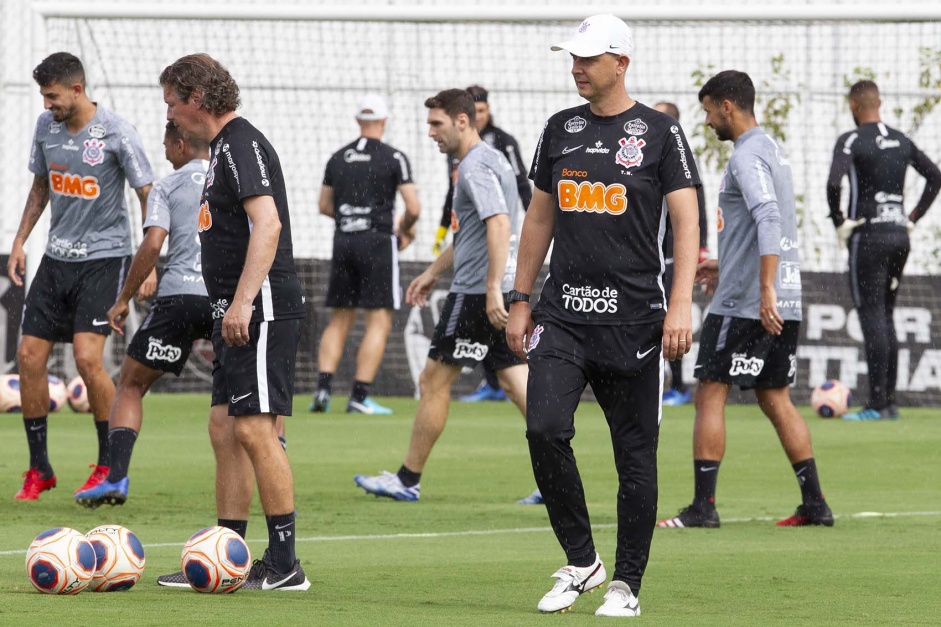 Tiago Nunes comandou mais uma atividade do Corinthians na tarde desta sexta-feira