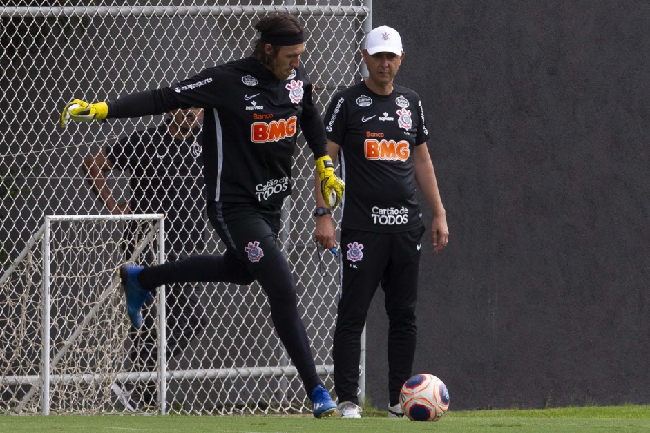 Tiago Nunes e Cssio durante o treino da tarde desta sexta-feira