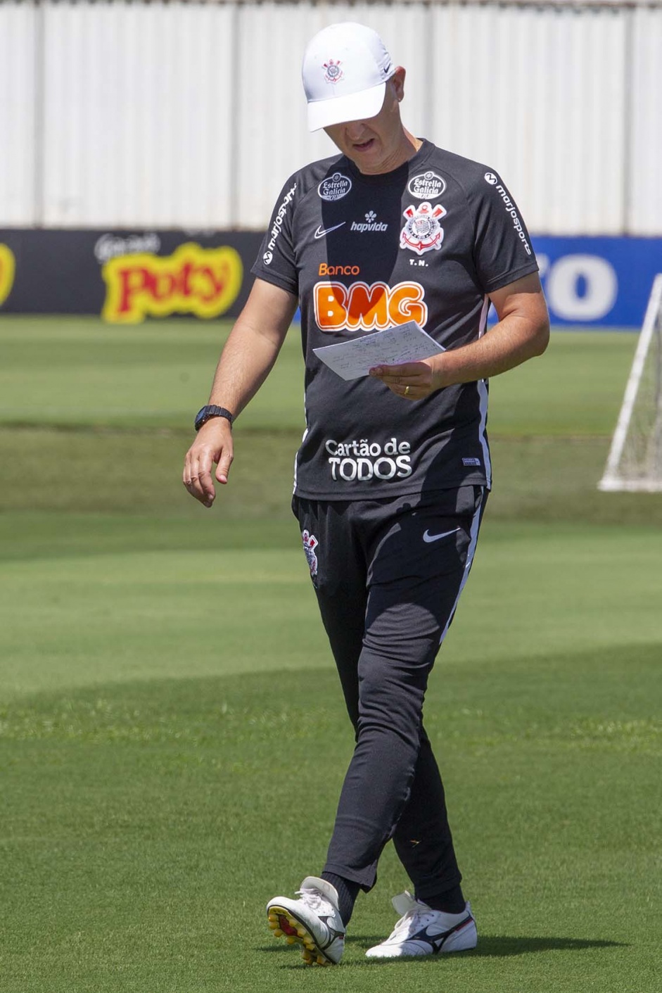 Tiago Nunes durante treinamento no CT Joaquim Grava