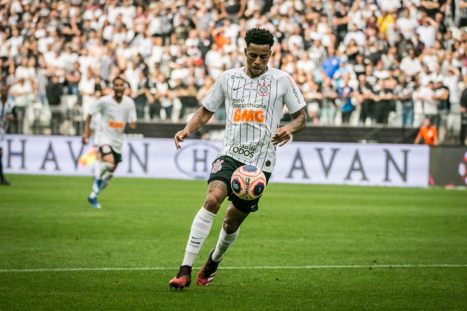 Atacante Gustavo na segunda derrota do Corinthians no Paulistão, contra a Inter de Limeira