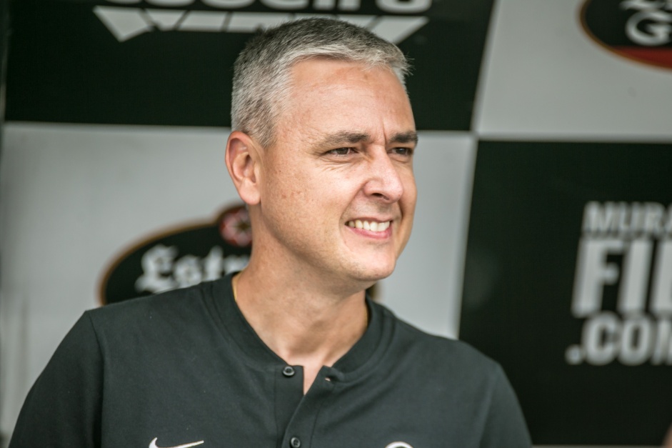 Técnico Tiago Nunes na derrota do Corinthians para a Inter ...