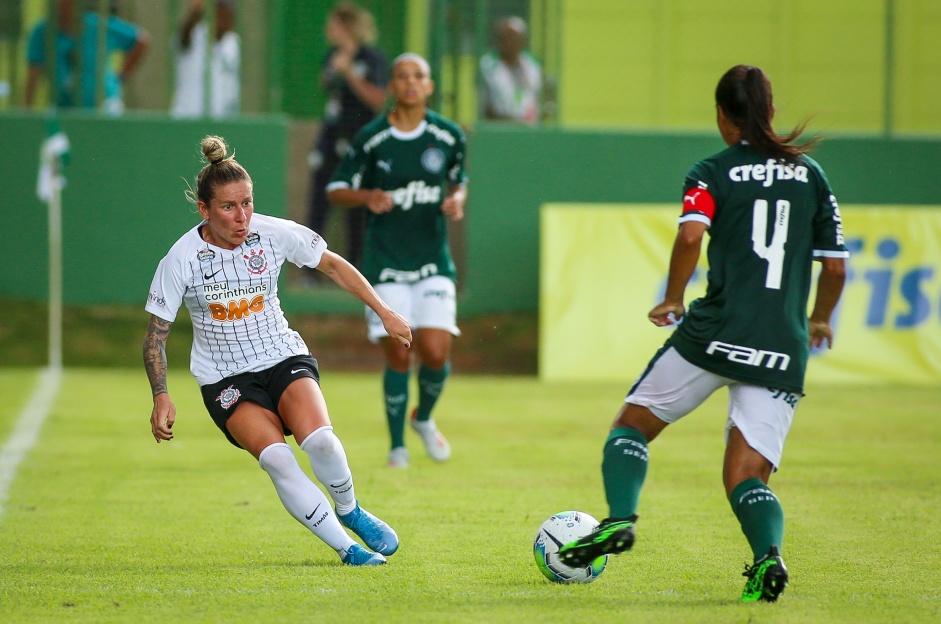 Cacau durante o jogo contra o Palmeiras