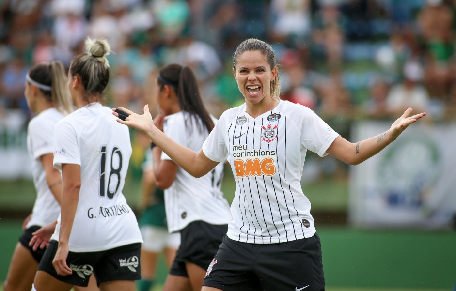 rika marcou um dos gols do Corinthians na vitria diante do Palmeiras