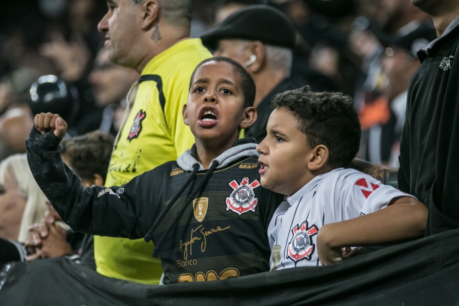Criançada também marcou presença na torcida na Arena Corinthians