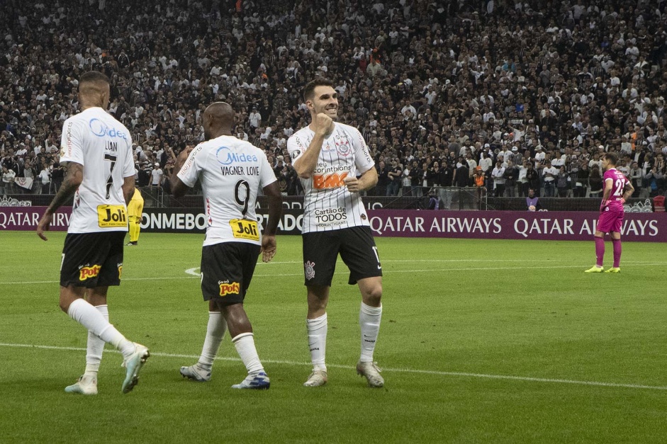 Luan, Love e Boselli durante jogo contra o Guaraní