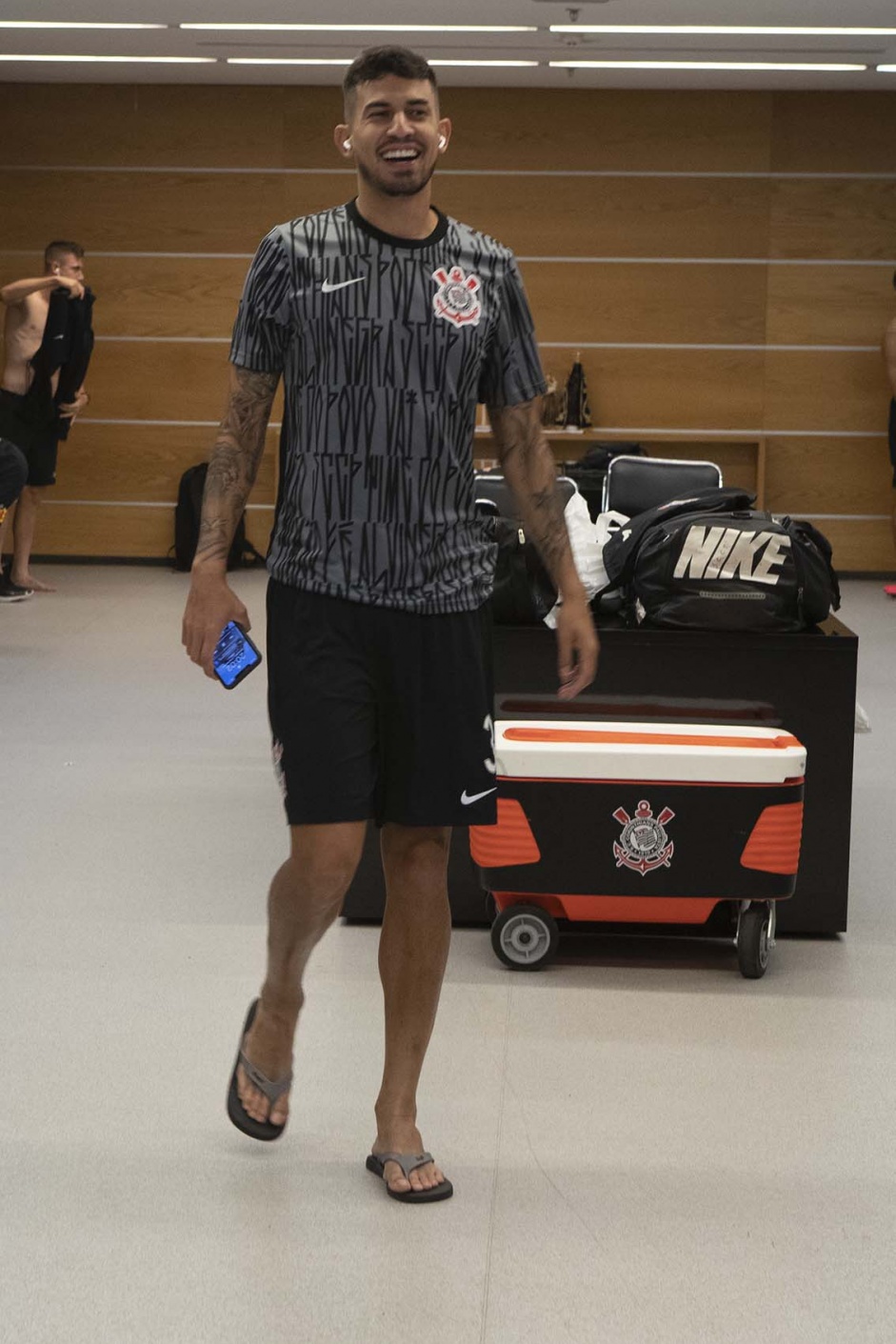 Pedro Henrique no vestiário, antes do jogo contra o Guaraní