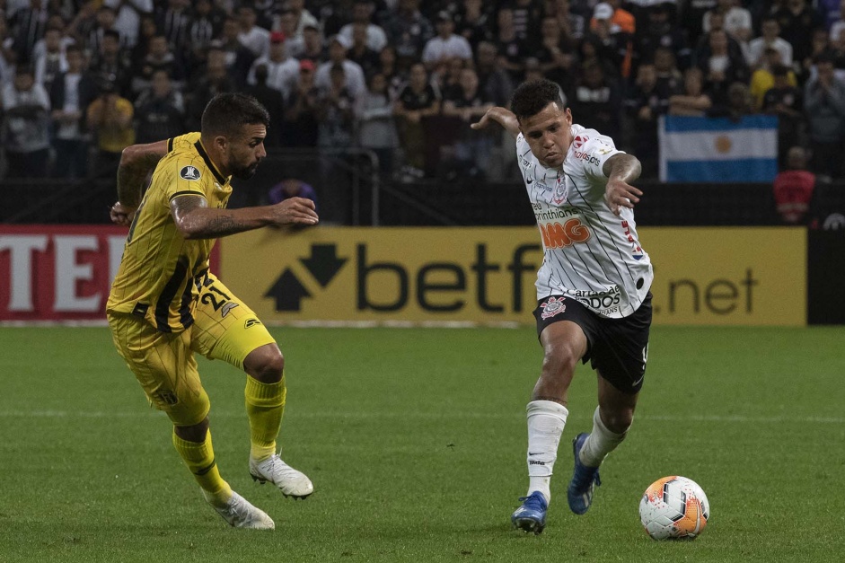 Sidcley durante jogo contra o Guaraní