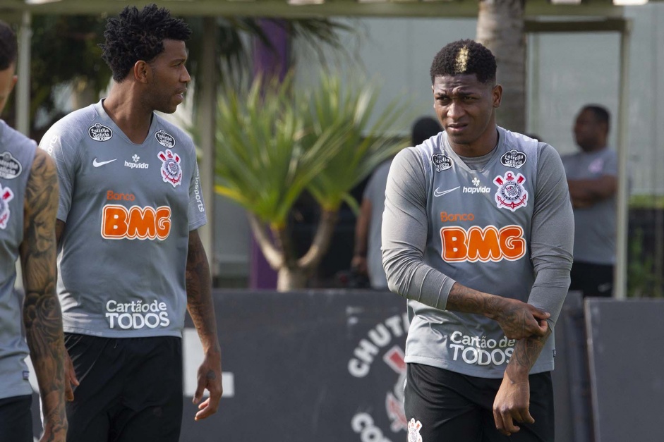 Gil e Yony durante treino do Corinthians na tarde desta sexta-feira
