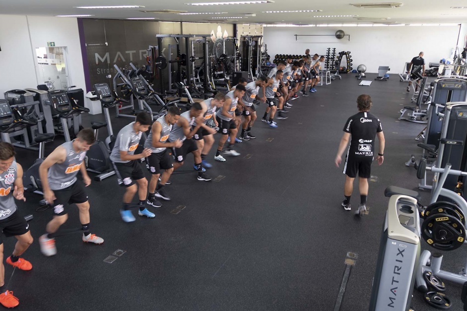 Os atletas do Corinthians realizaram atividades na academia do CT Joaquim Grava
