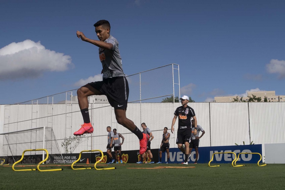 Pedrinho durante treino do Corinthians na tarde desta quinta-feira