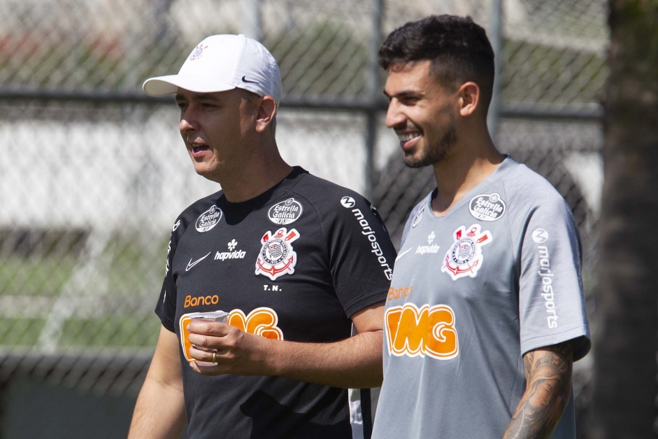 Pedro Henrique e Tiago Nunes durante treino desta tera-feira