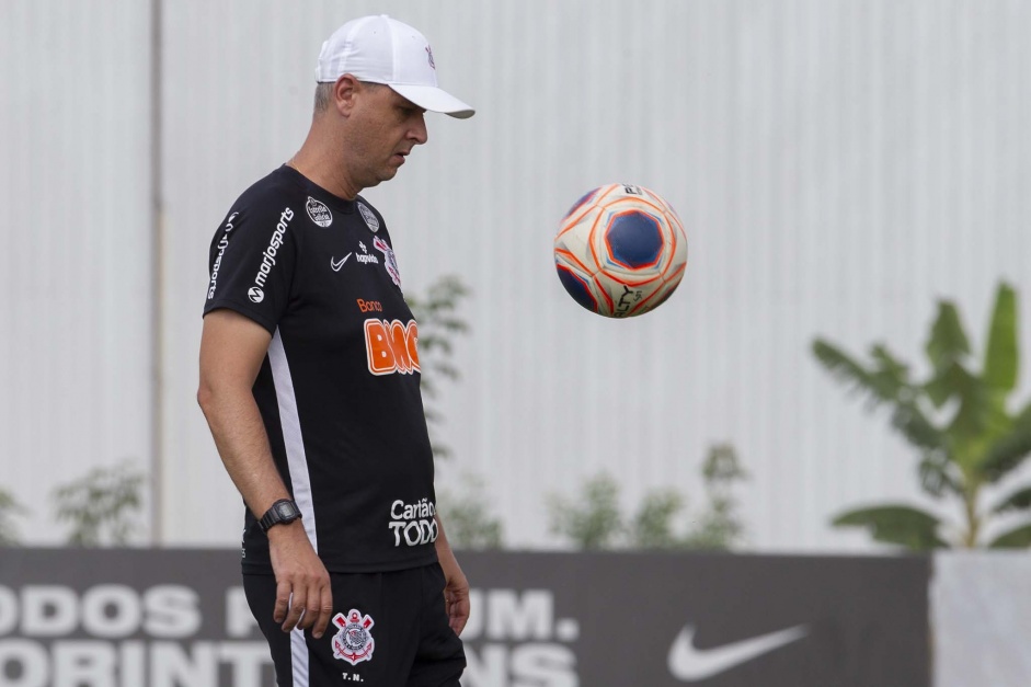 Tiago Nunes ainda no conseguiu engrenar no Corinthians