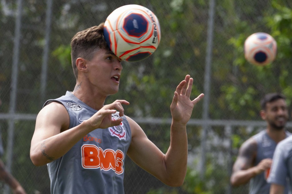 Mateus Vital durante o treino da manh desta quinta-feira