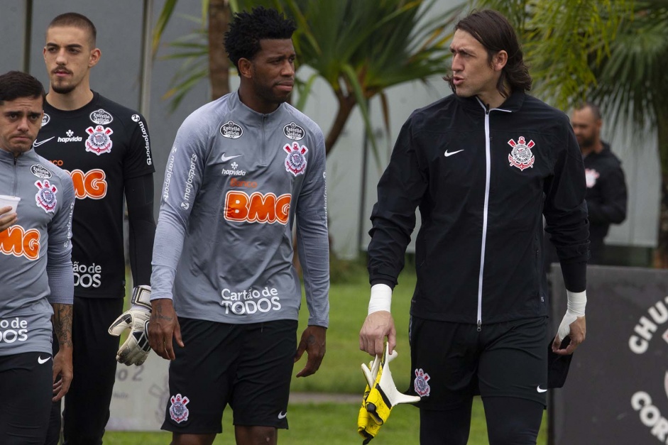 Gil e Cássio durante o treino da manhã desta sexta-feira