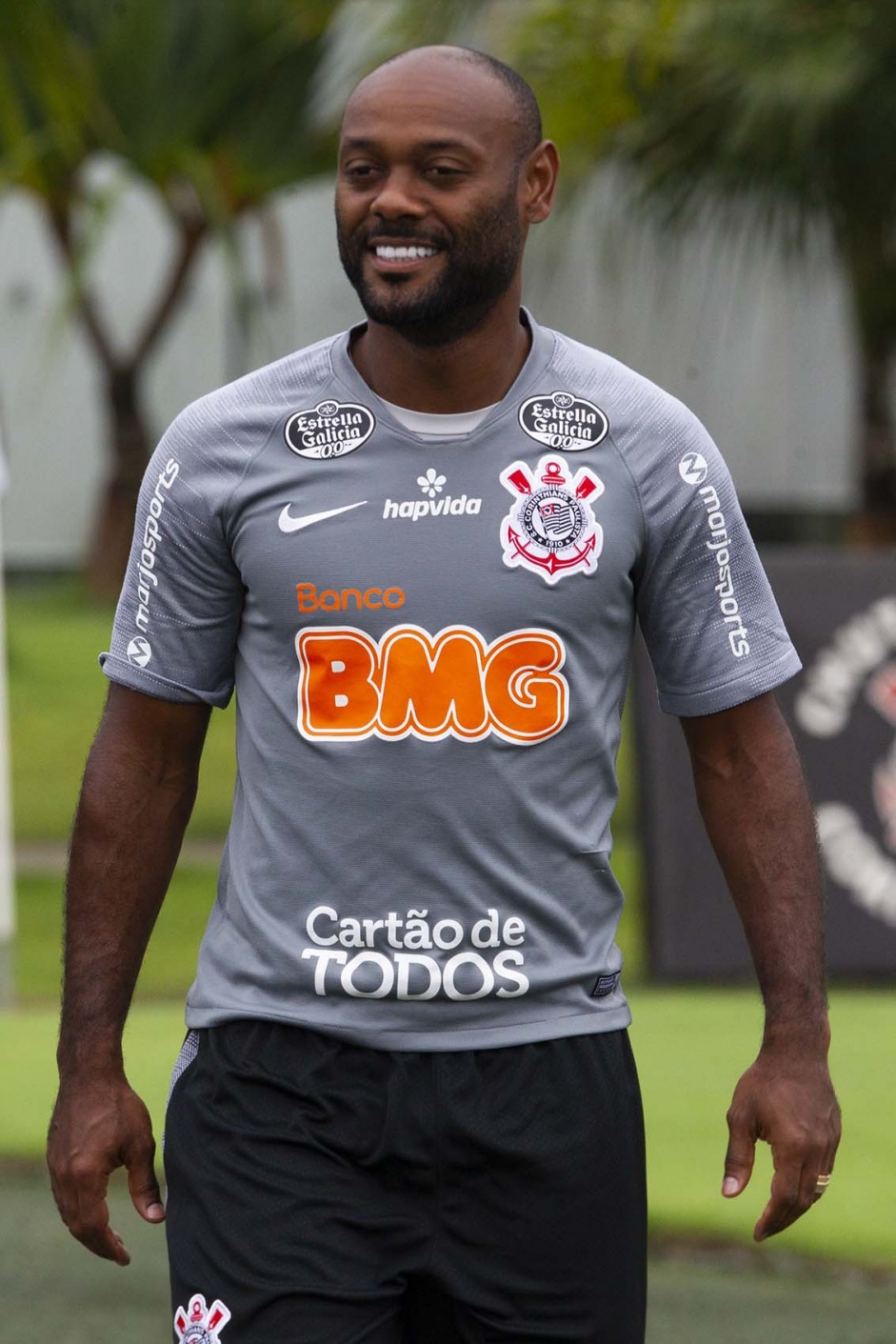 Vagner Love durante o treino da manhã desta sexta-feira