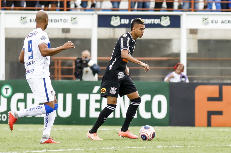 Corinthians no tem um primeiro volante marcador na formao de Tiago Nunes