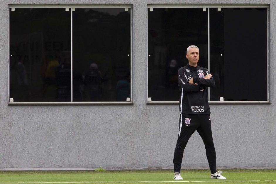 Tiago Nunes questiona determinados departamentos do Corinthians
