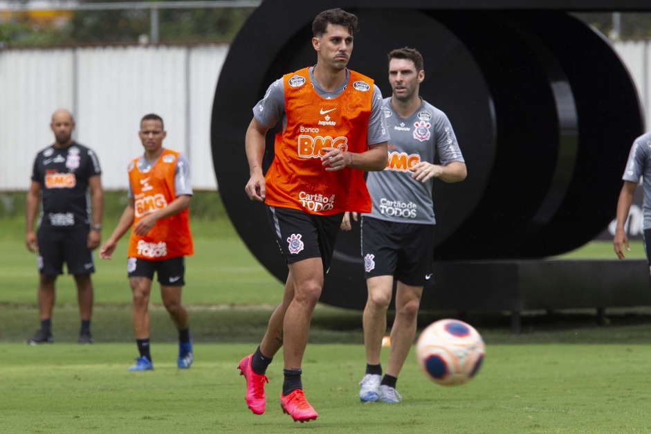 Danilo Avelar e Boselli treinam nesta segunda-feira no CT ...