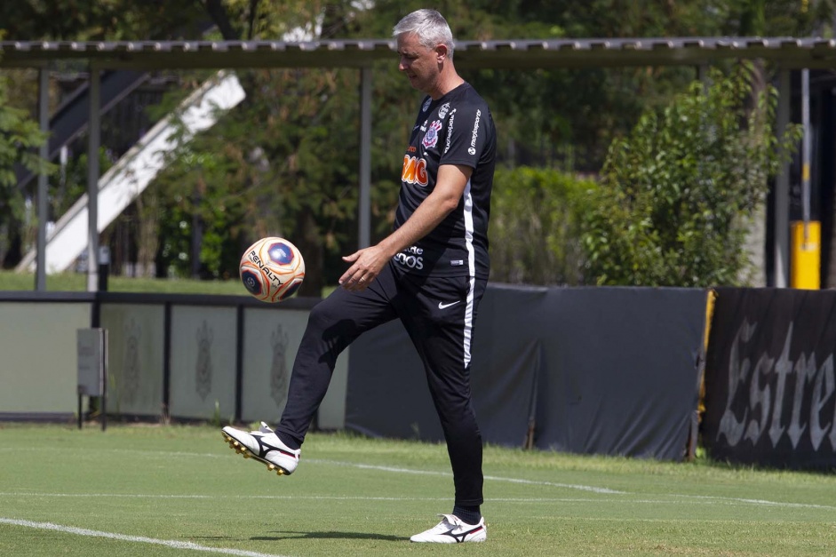 Tcnico Tiago Nunes no CT Joaquim Grava nesta quinta-feira