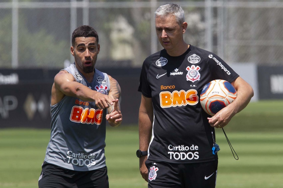 Gabriel e Tiago Nunes em treino desta quarta-feira no CT