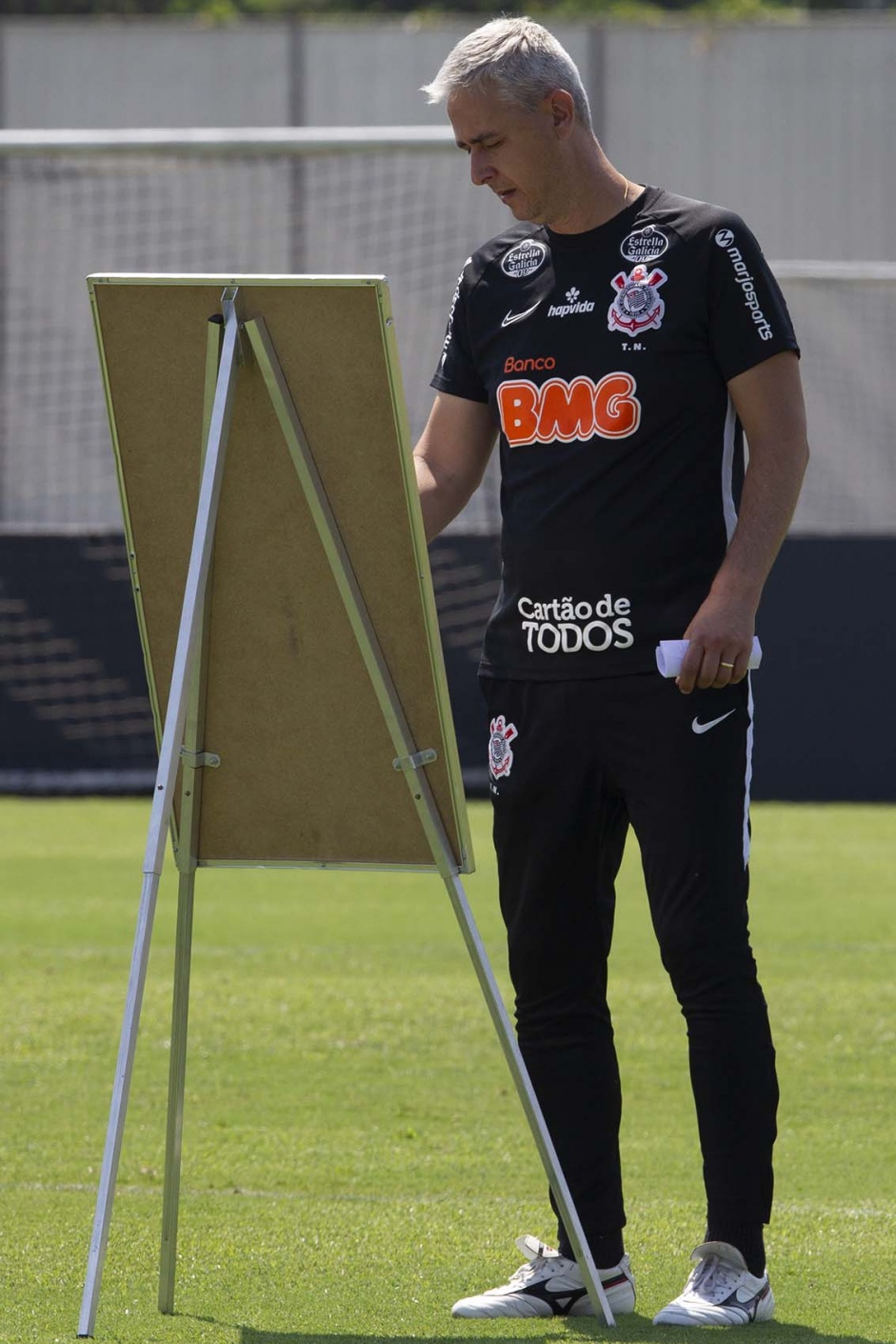 Tiago Nunes durante o treino desta quinta-feira