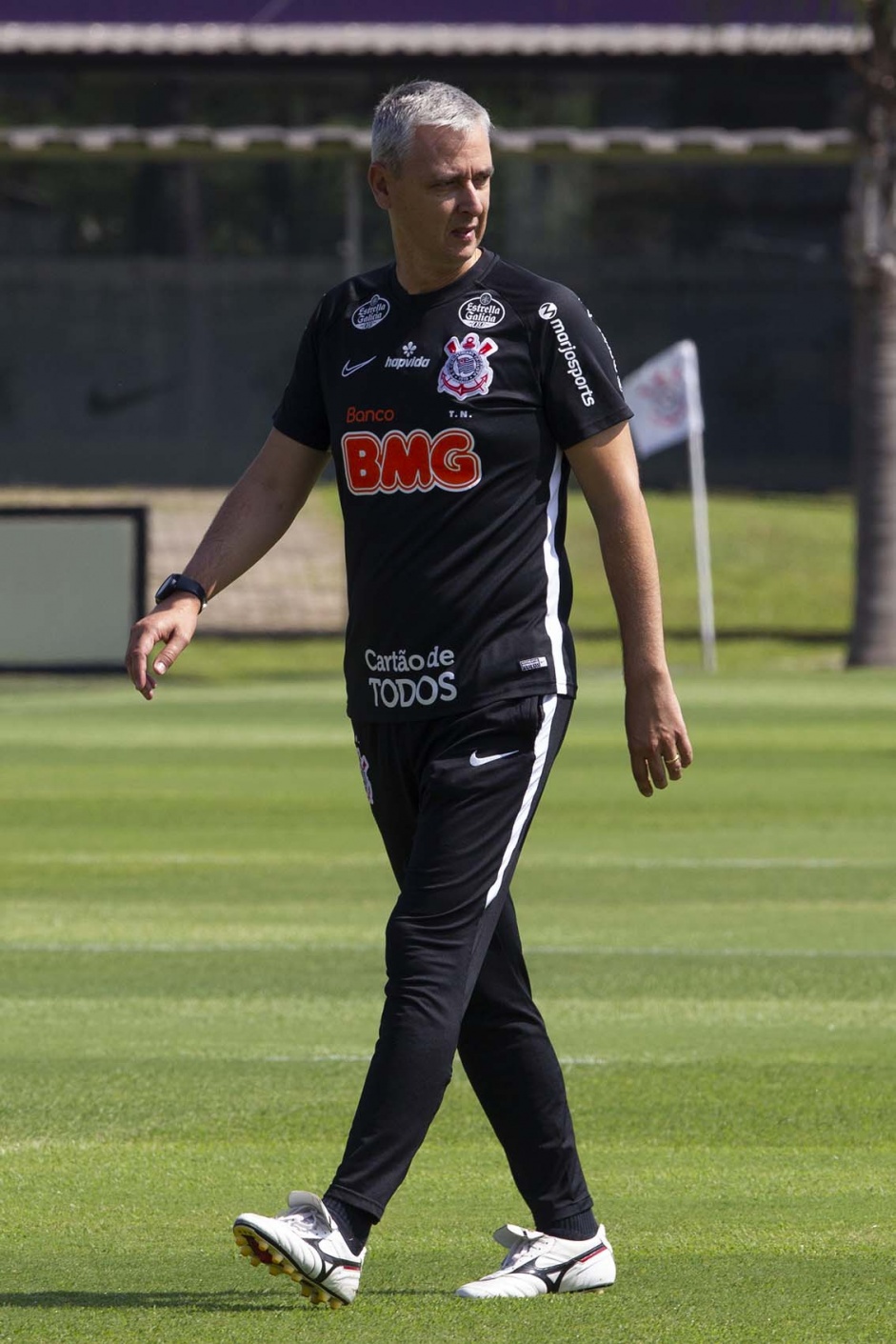 Tiago Nunes durante treino no CT Joaquim Grava