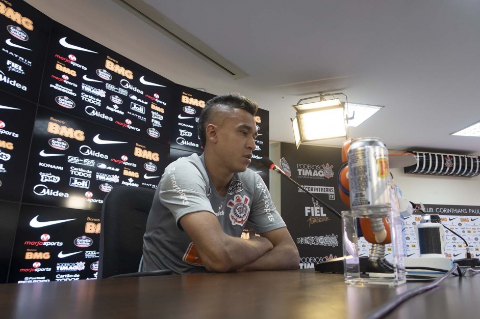 Volante Víctor Cantillo concede entrevista no CT Joaquim Grava