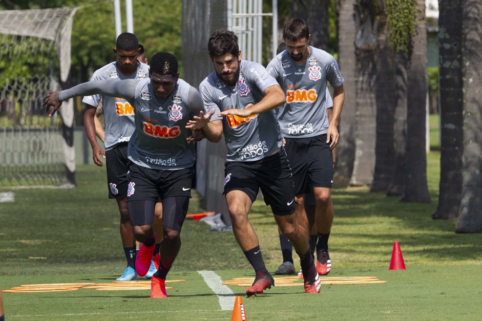 Yony González e Bruno Méndez durante treino desta quarta-feira