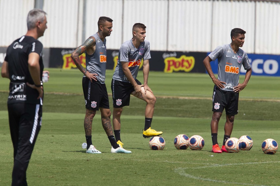 Luan, Lucas Piton e Pedrinho durante treinamento desta sexta-feira