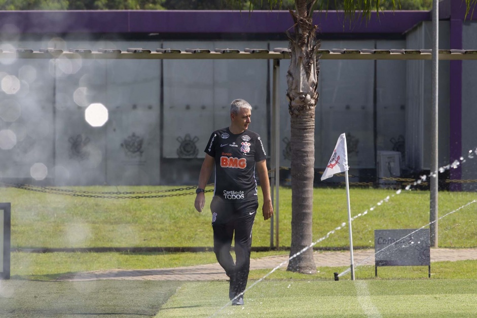 Tiago Nunes vem sendo bastante contestado pela imprensa e at mesmo pela prpria torcida do Corinthians