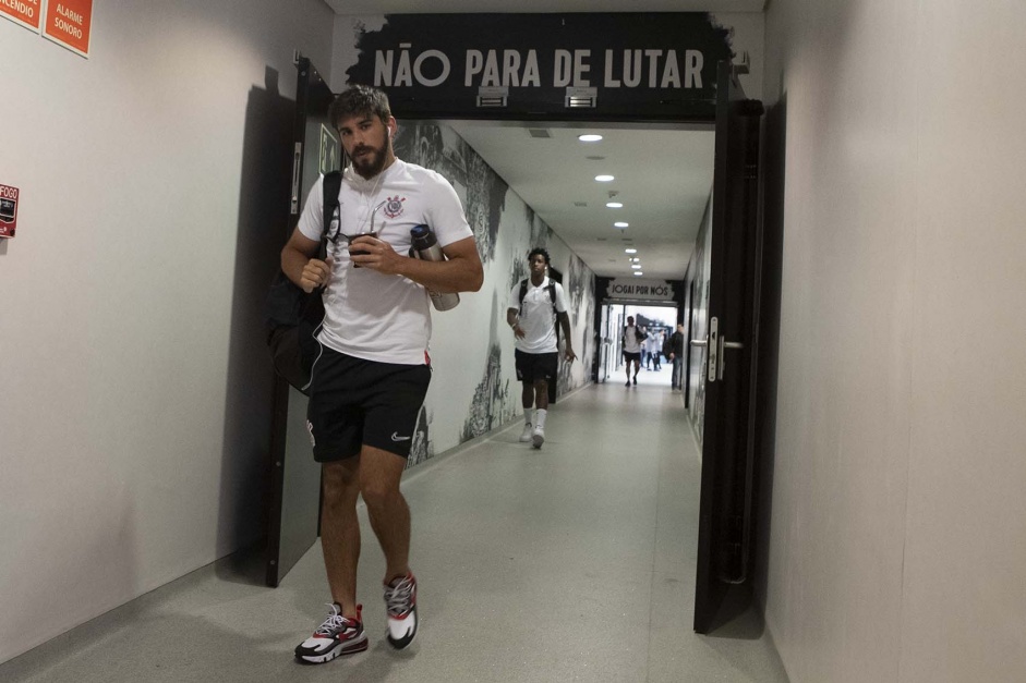 Bruno Mndez chegando  Arena Corinthians no jogo do ltimo domingo, contra o Ituano