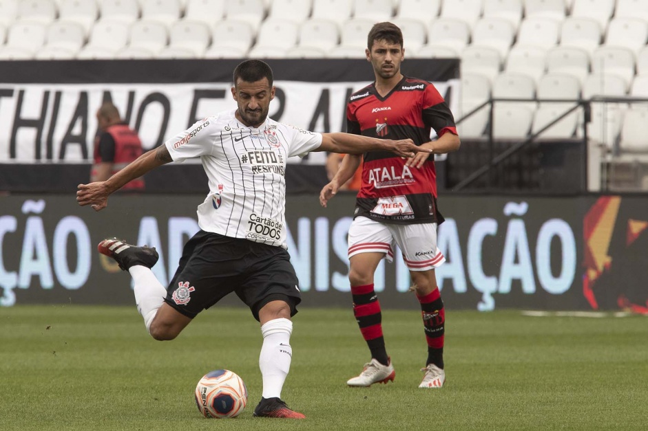 Volante Camacho durante a ltima partida do Corinthians antes da paralisao do Paulista