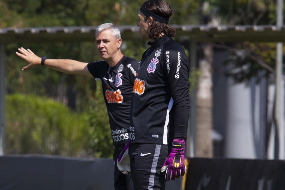 Tiago Nunes e Cssio durante treino do Corinthians no CT Joaquim Grava