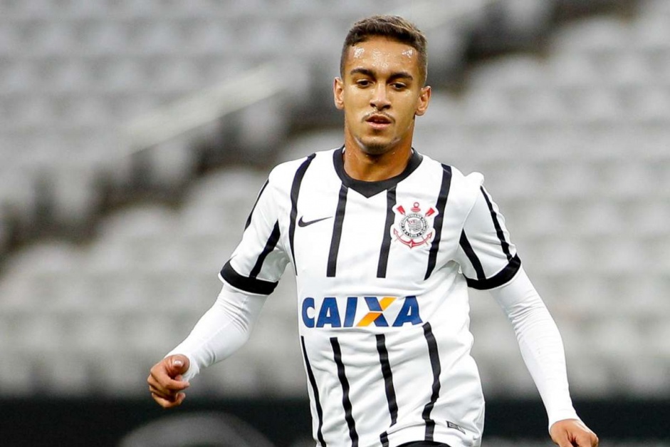 Corinthians faz acordo por dívida milionária cobrada por venda de Matheus Pereira; veja valores
